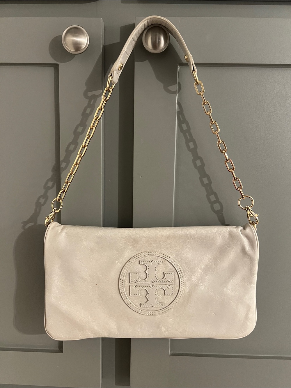 Tory Burch Ivory Leather Shoulder Bag with Gold Chain